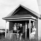 Frank Berry with the O'Neill's at 512 E Street, Anchorage, 1923.