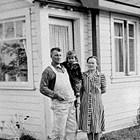Charles and Milja Wahl with granddaughter Linda Crocker.